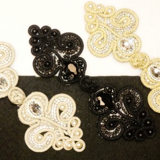 Brandebourg en tissu et perles