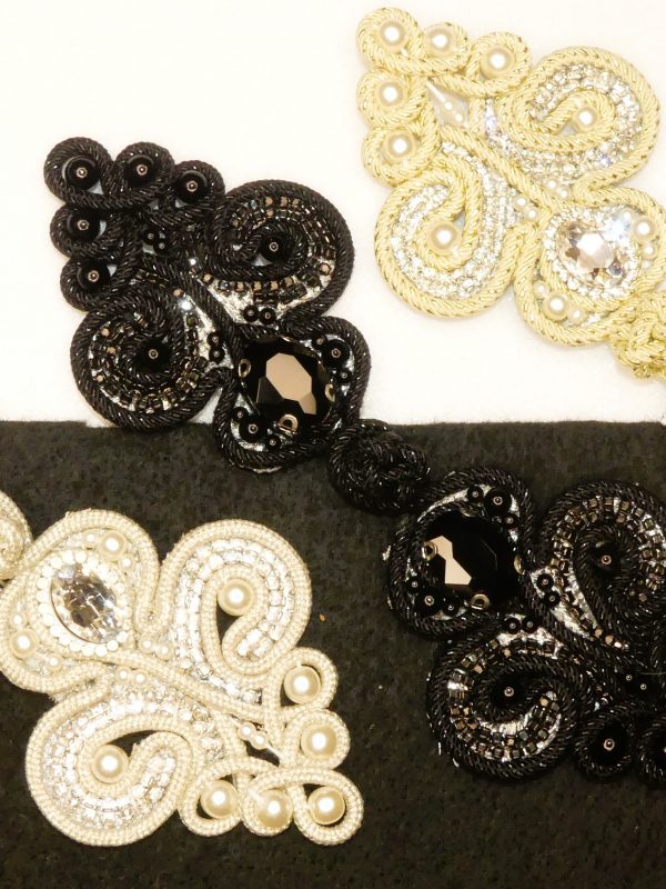 Brandebourg en tissu et perles