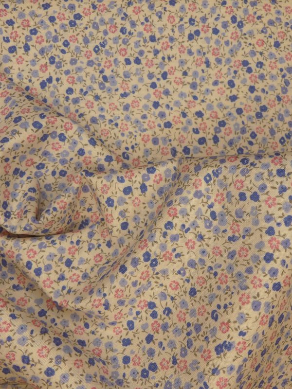 Tissu motif petites fleurs bleues et roses