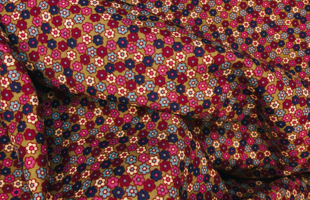 Tissu motif petites fleurs