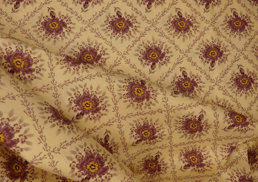 Tissu motif  fleur violette