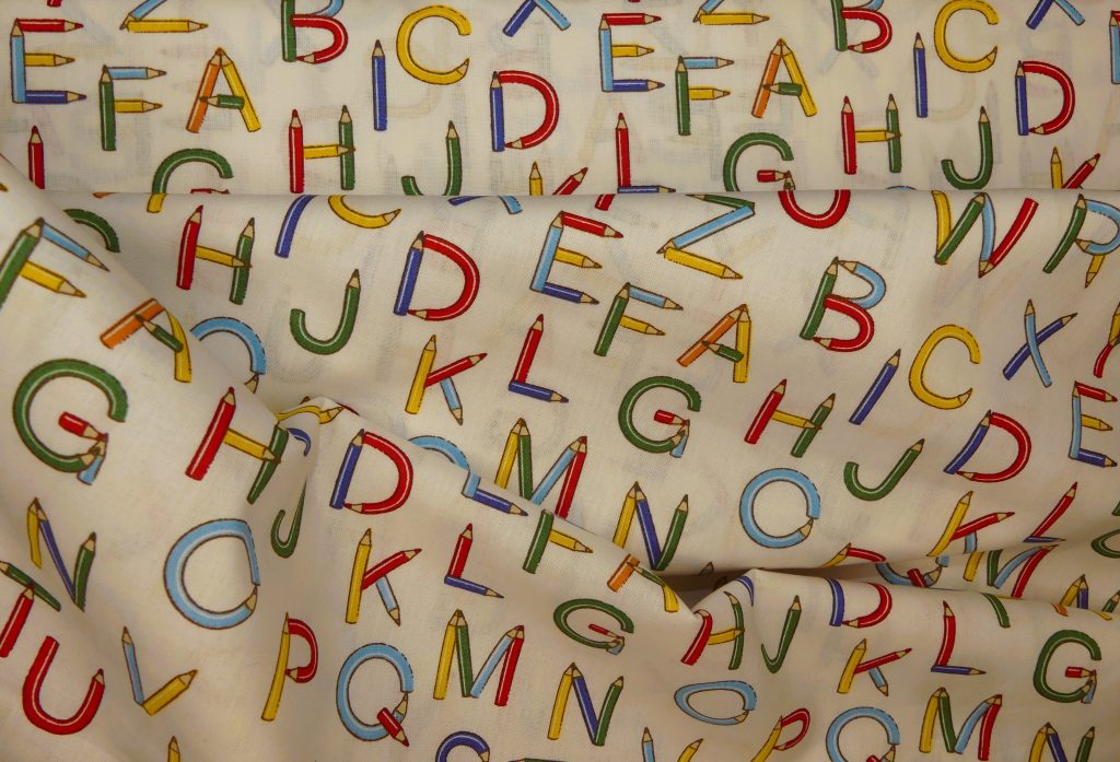 Tissu motif alphabet