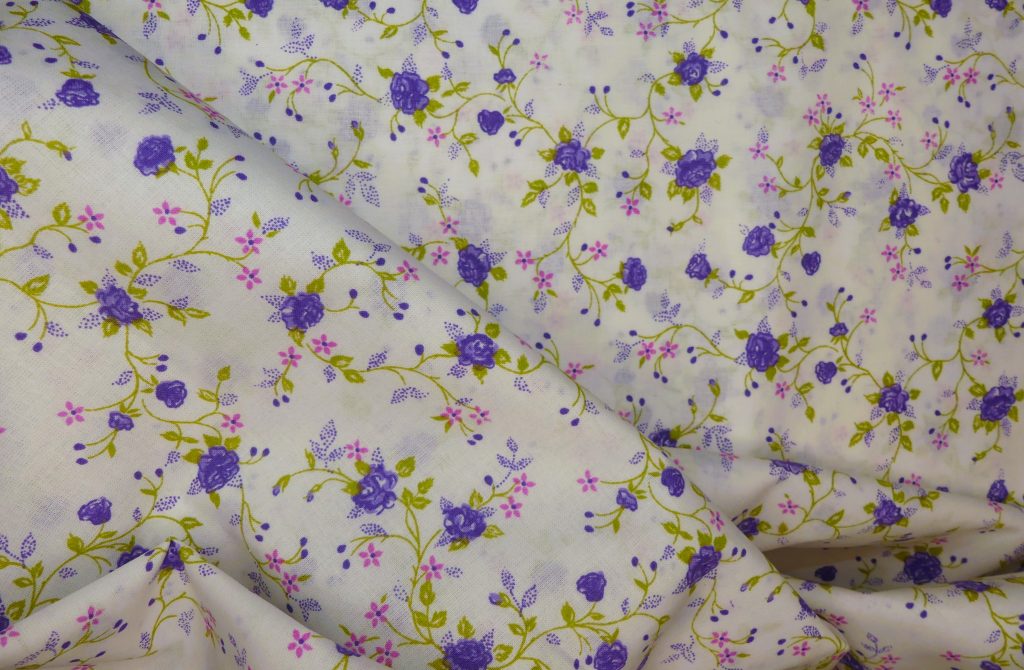 Tissu motif petites fleurs