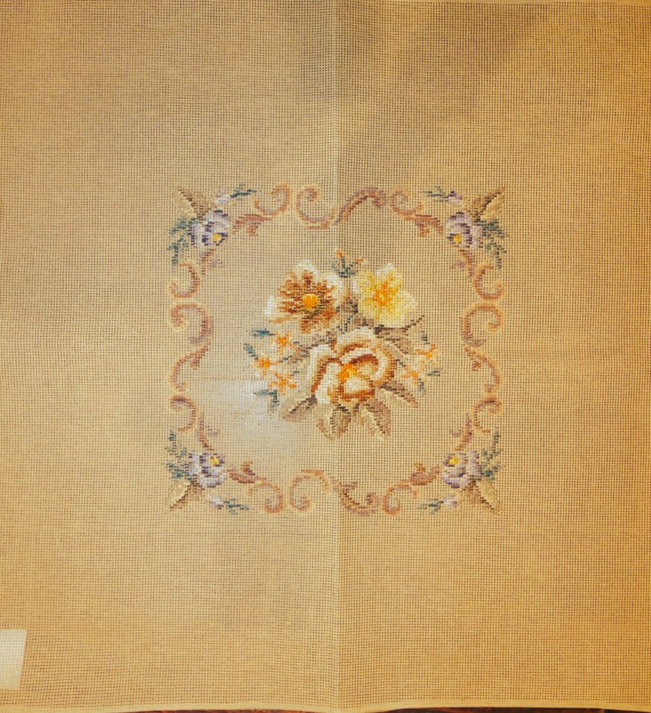 Tapisserie Tramé carré de fleurs
