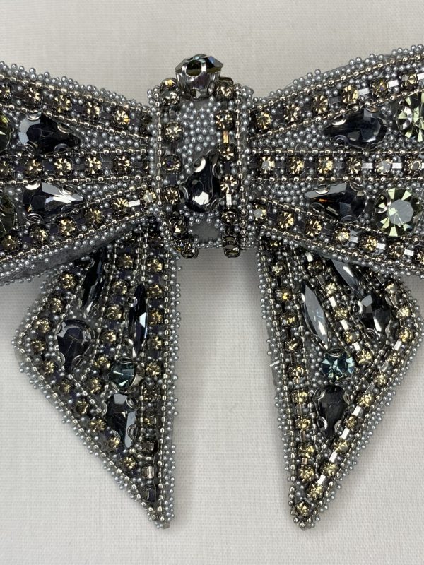 Broche nœud strass