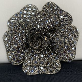 Broche fleur strass