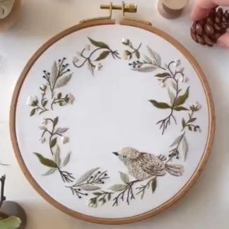 Oiseau et couronne