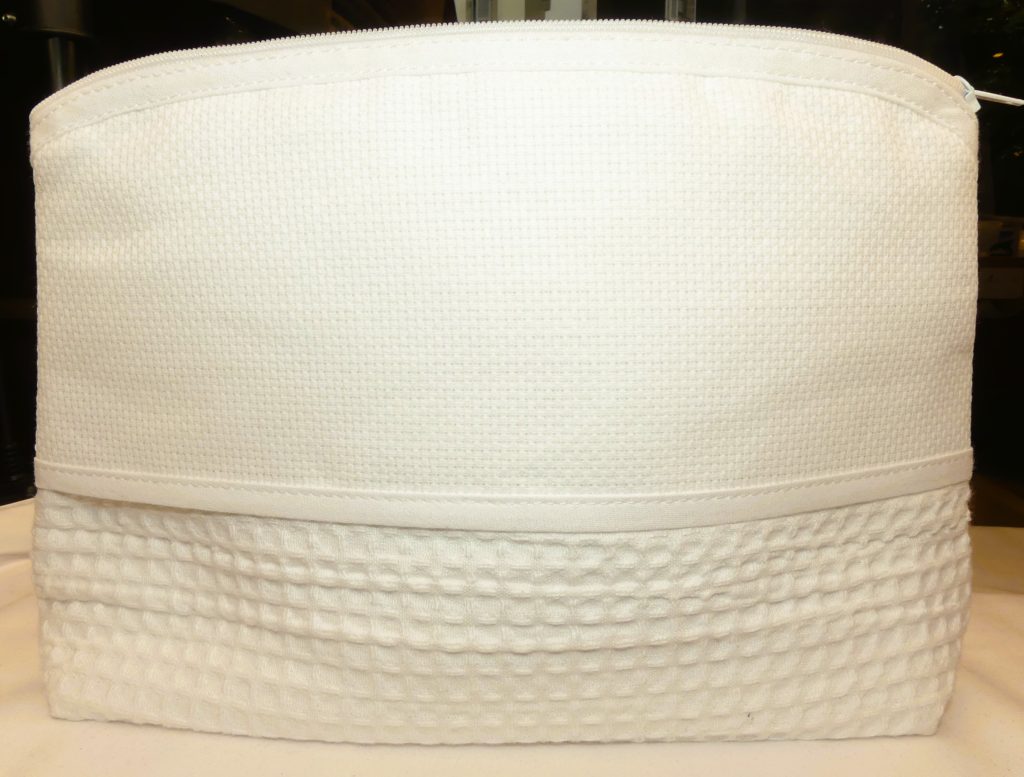 Trousse matelassée blanche