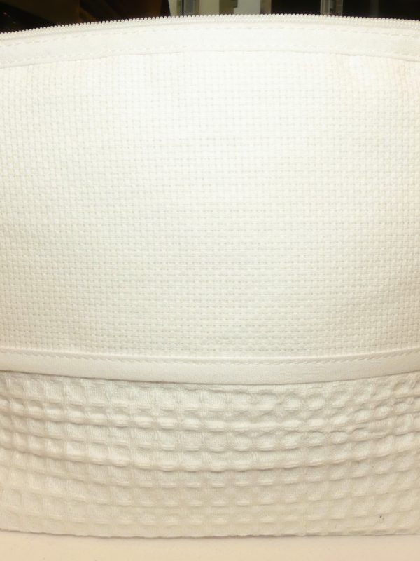 Trousse matelassée blanche