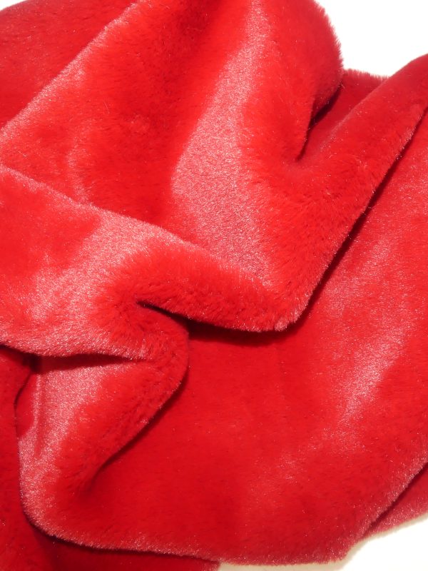 Fausse fourrure rouge