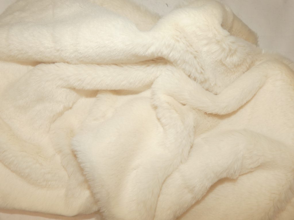 Fausse fourrure blanche