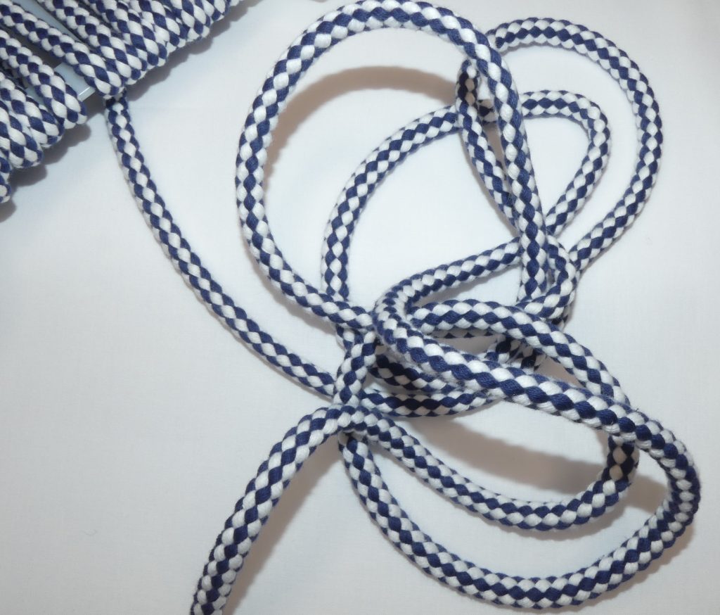 Cordelette marine/blanc